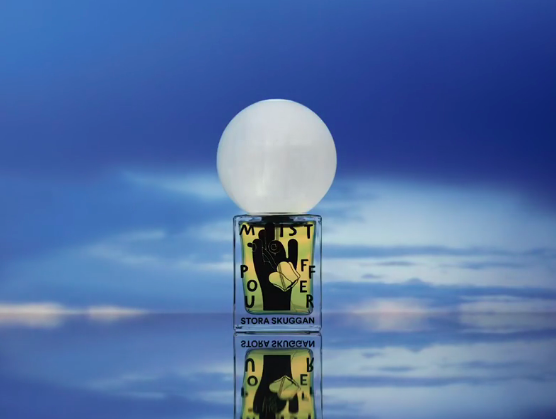Perfume Reviews: Stora Skuggan Moonmilk and Mistpouffer – PERFUME